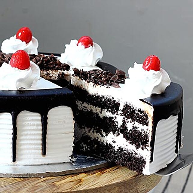 Black Forest Cake Half kg Eggless