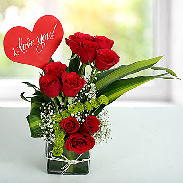 Red Roses Love Arrangement | Gift Rose Bunches - Ferns N ...